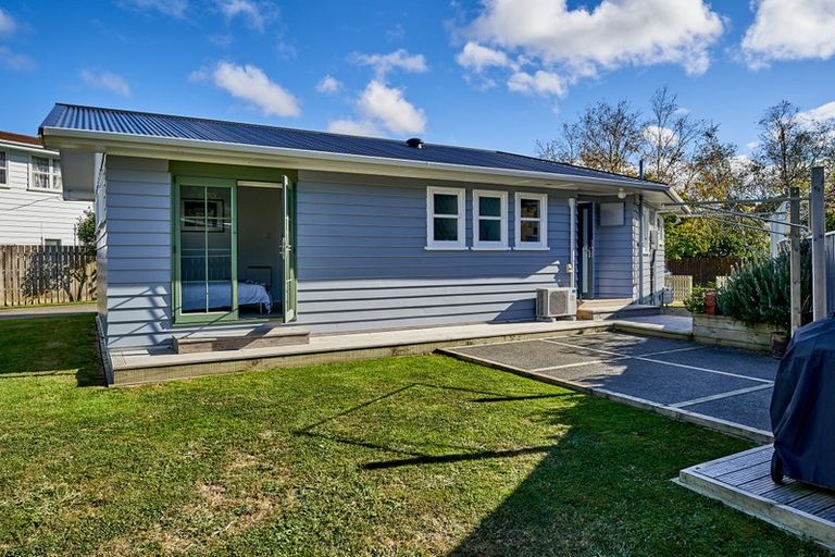 Photo of property in 2 Heather Grove, Fairfield, Lower Hutt, 5011