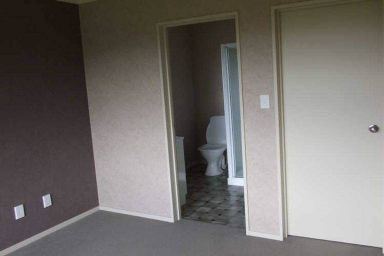 Photo of property in 5 Boston Parade, Kelvin Grove, Palmerston North, 4414