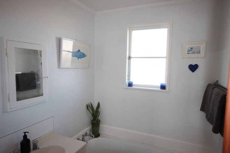 Photo of property in 26 Mokau Place, Terrace End, Palmerston North, 4410