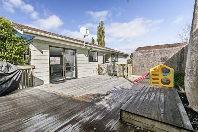 Photo of property in 15 Chislehurst Street, Henderson, Auckland, 0612