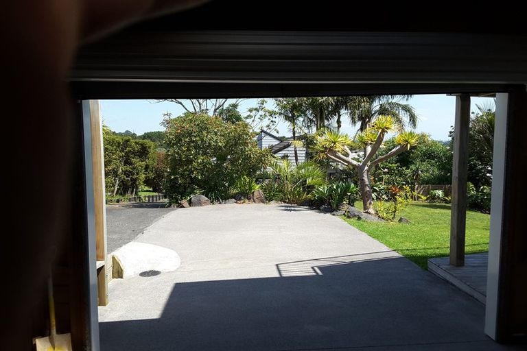 Photo of property in 2/128 Aberdeen Road, Campbells Bay, Auckland, 0620