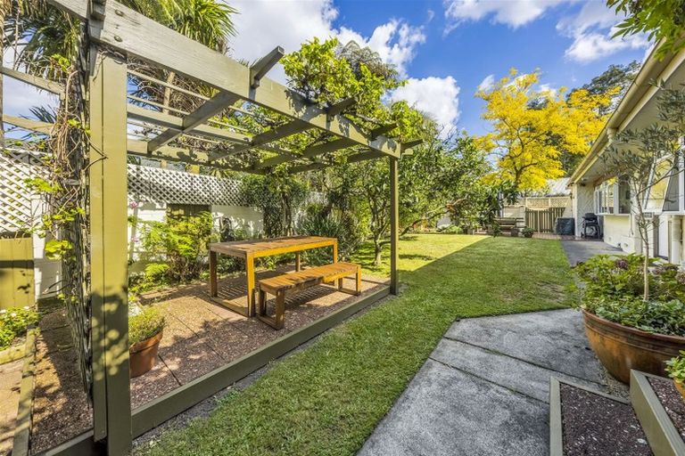 Photo of property in 26 Scenic Drive, Hillpark, Auckland, 2102