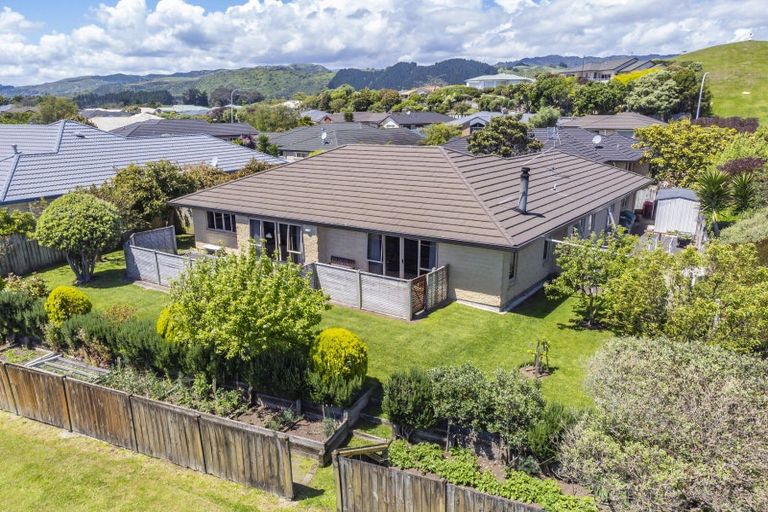 Photo of property in 56 Realm Drive, Paraparaumu, 5032