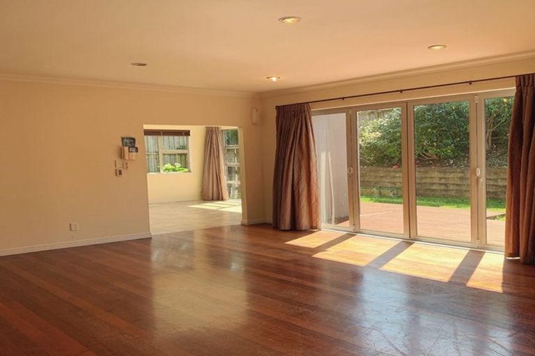 Photo of property in 17 Harrowglen Drive, Northcross, Auckland, 0632