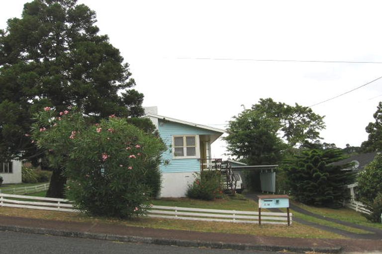Photo of property in 16 Trinidad Road, Sunnynook, Auckland, 0620