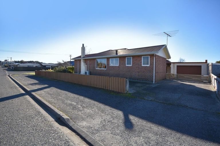 Photo of property in 17 Johnson Street, Milton, 9220