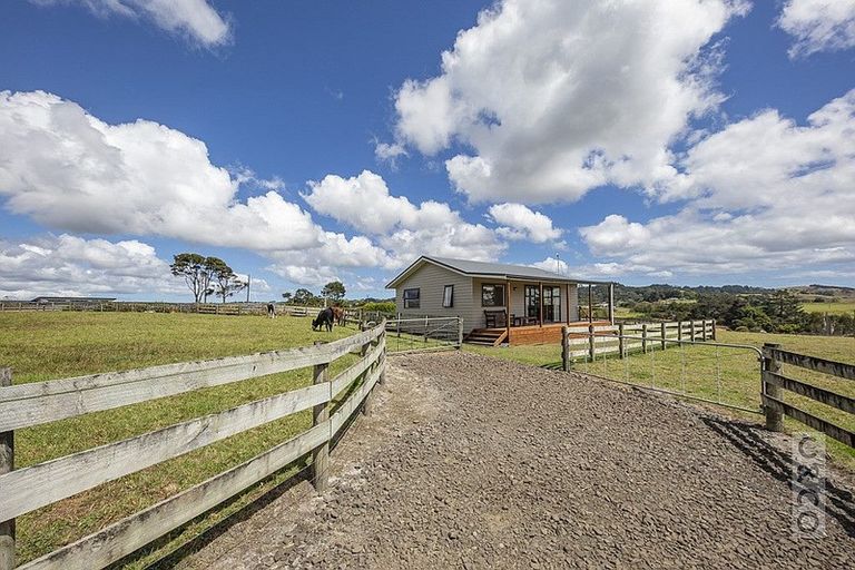 Photo of property in 118 Cottle Road, Taupaki, Henderson, 0782