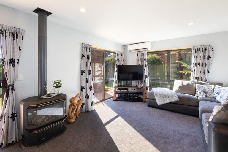 Photo of property in 243a Wainoni Road, Avondale, Christchurch, 8061