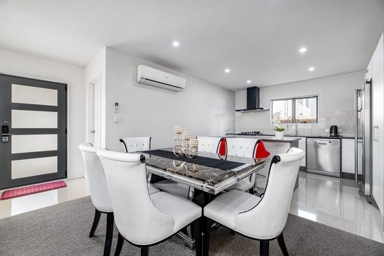 Photo of property in 110a Royal Road, Massey, Auckland, 0614