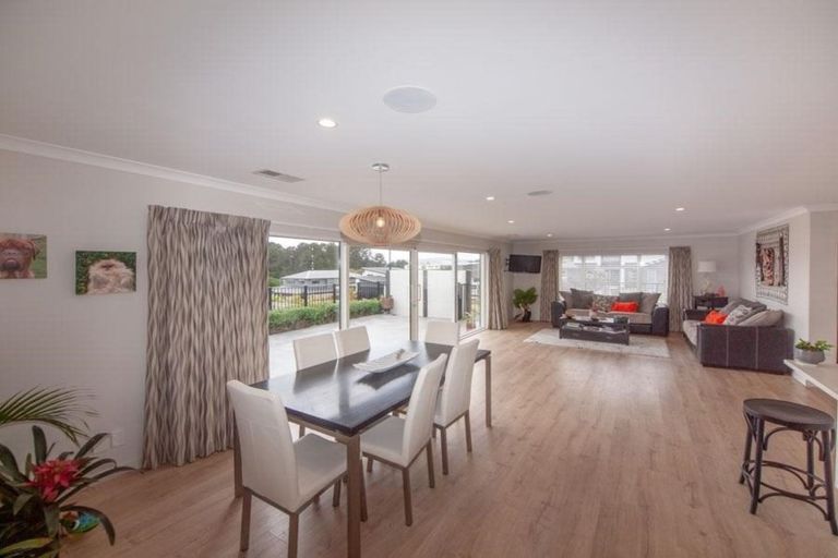 Photo of property in 35 Margaret Shields Avenue, Aotea, Porirua, 5024