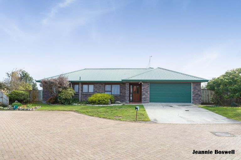 Photo of property in 19 Clearview Drive, Milson, Palmerston North, 4414