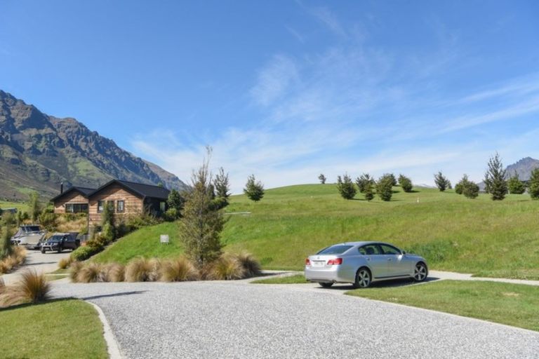 Photo of property in 29 Pendeen Crescent, Jacks Point, Queenstown, 9371