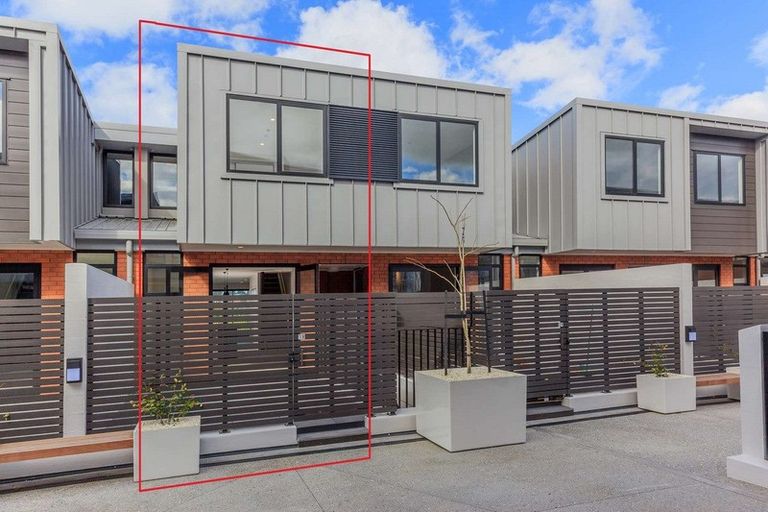 Photo of property in 18/4 Stables Lane, Silverdale, 0932