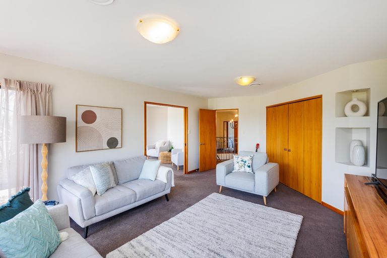 Photo of property in 33 Ruapehu Drive, Fitzherbert, Palmerston North, 4410