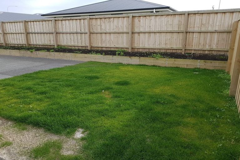 Photo of property in 17 Tutton (pvt) Mews, Rangiora, 7400