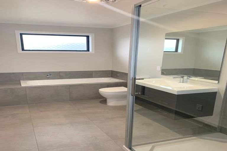 Photo of property in 4 Pateke Drive, Kenepuru, Porirua, 5022