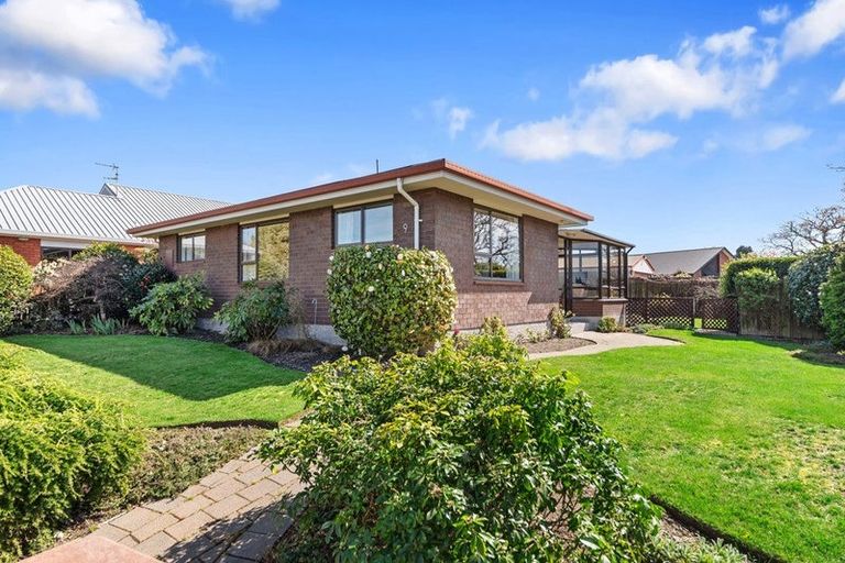 Photo of property in 9 Lowry Avenue, Redwood, Christchurch, 8051