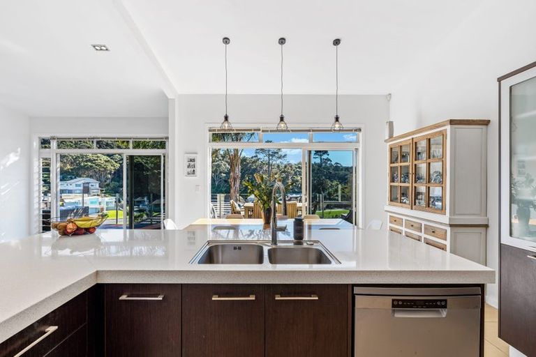 Photo of property in 15 Hawaiian Parade, Arkles Bay, Whangaparaoa, 0932