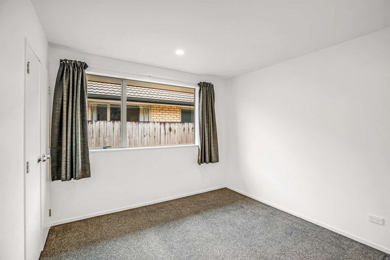 Photo of property in 18 Chic Gardens, Parakai, 0830