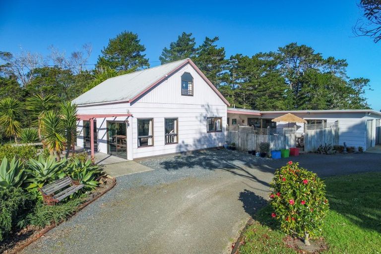 Photo of property in 127 Matakohe East Road, Matakohe, 0593