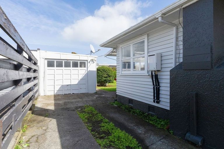 Photo of property in 16 Bledisloe Street, Levin, 5510