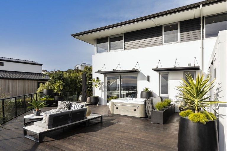 Photo of property in 15 Omeo Crescent, Redcliffs, Christchurch, 8081