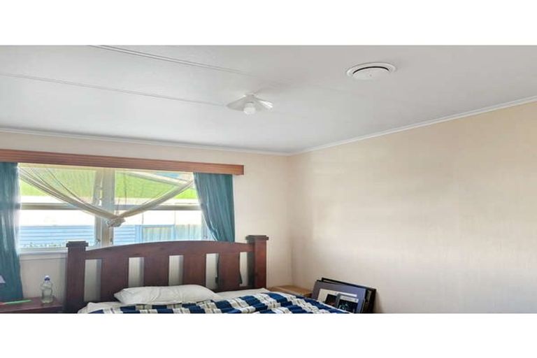 Photo of property in 8 Mark Perreau Place, Foxton, 4814