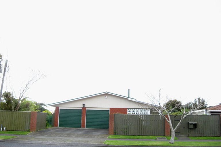 Photo of property in 10 Karina Road, Merrilands, New Plymouth, 4312