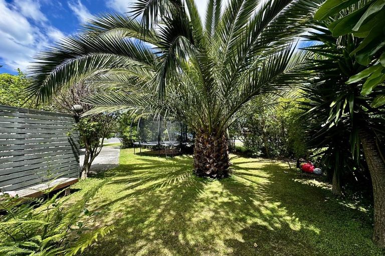 Photo of property in 219 Te Moana Road, Waikanae, 5036