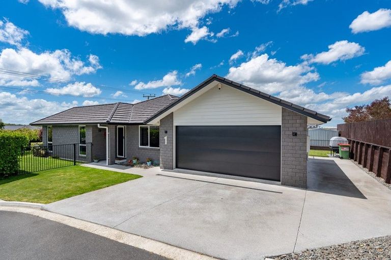 Photo of property in 1 Ruske Place, Grandview Heights, Hamilton, 3200