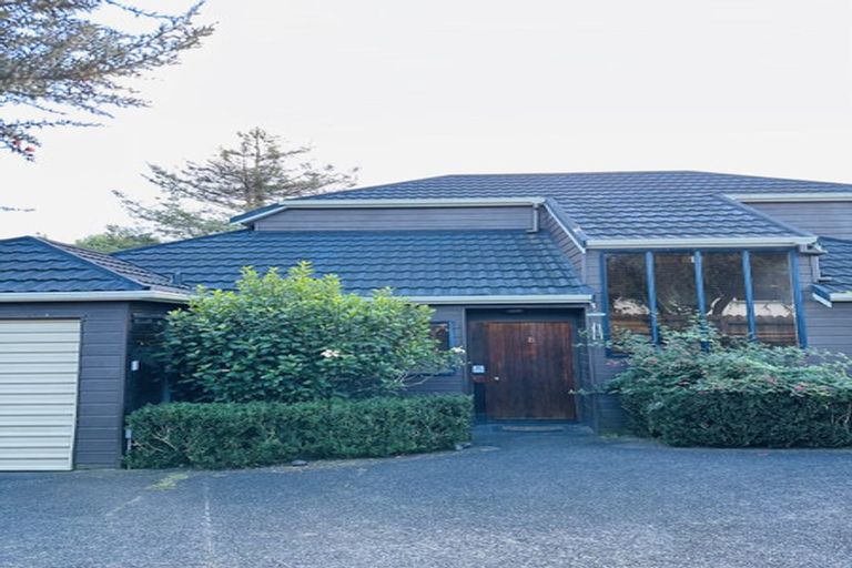 Photo of property in 2/32 Centorian Drive, Windsor Park, Auckland, 0632