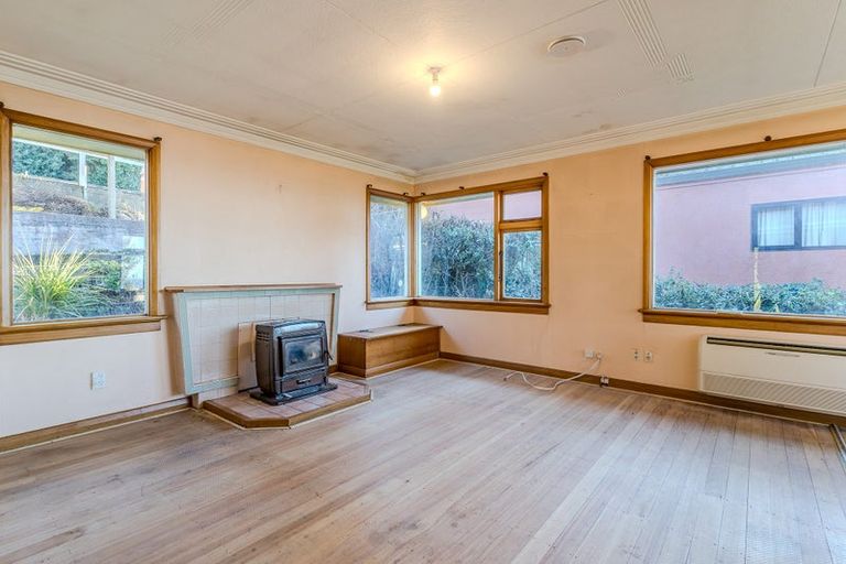 Photo of property in 21 Seaview Terrace, Kew, Dunedin, 9012