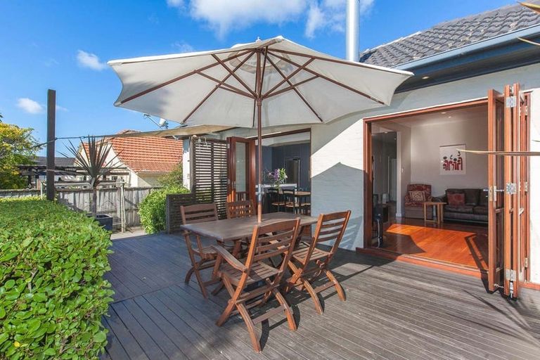 Photo of property in 27 Glencourt Place, Glenfield, Auckland, 0629