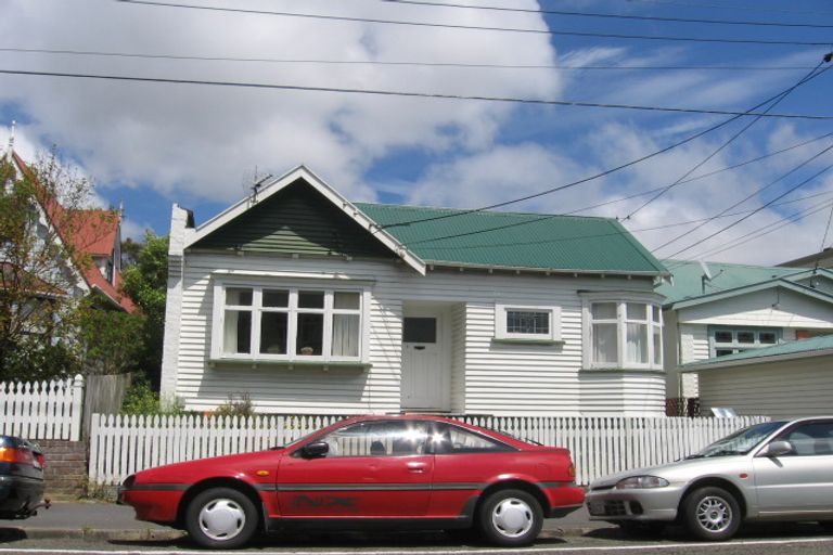 Photo of property in 10-10a Queen Street, Mount Victoria, Wellington, 6011