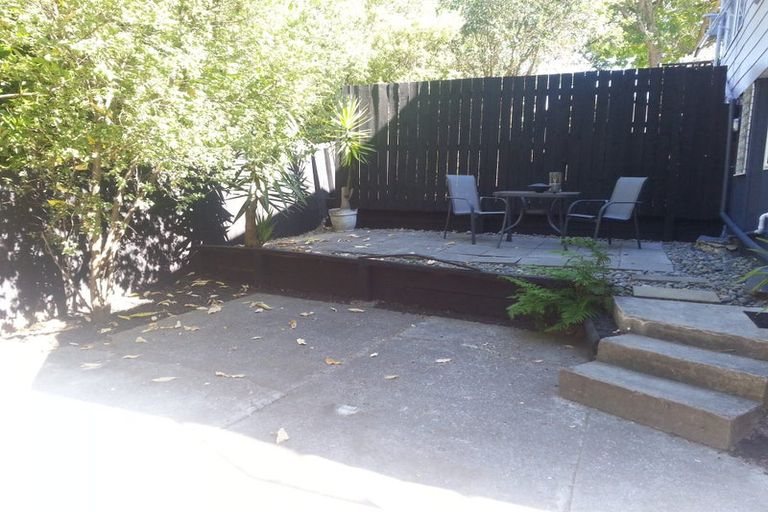 Photo of property in 2/15 Mcleod Road, Henderson, Auckland, 0612