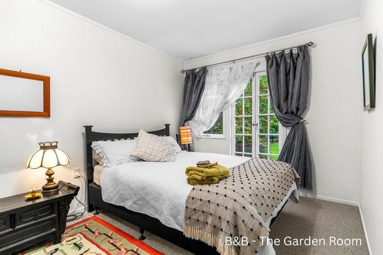 Photo of property in Saddlery Cottage, 3245 Paparoa-oakleigh Road, Paparoa, 0571