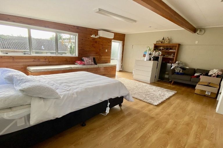 Photo of property in 20 Simon Ellice Drive, Bayview, Auckland, 0629