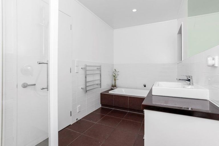 Photo of property in 33 D'oyly Drive, Stanmore Bay, Whangaparaoa, 0932