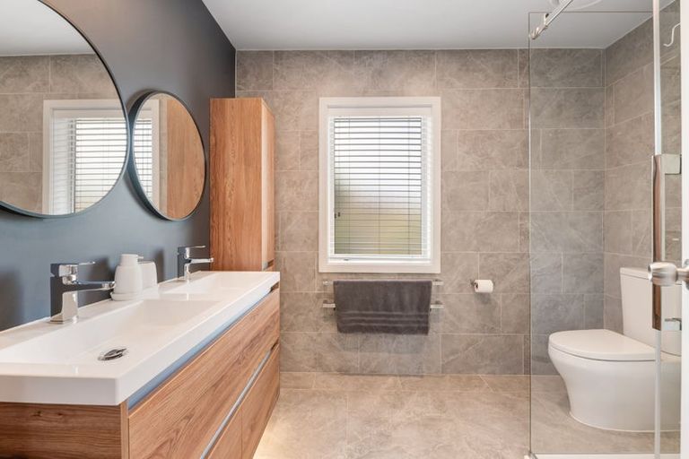 Photo of property in 4 Totara Views Drive, Red Beach, 0932