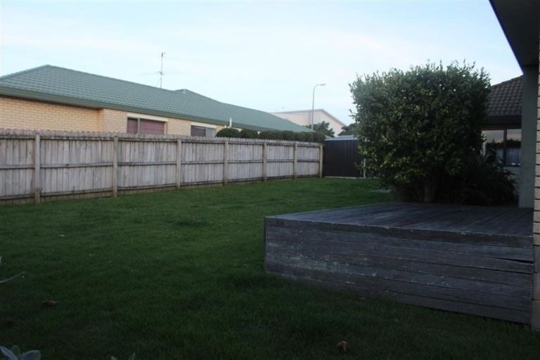 Photo of property in 120 Charles Prevost Drive, The Gardens, Auckland, 2105