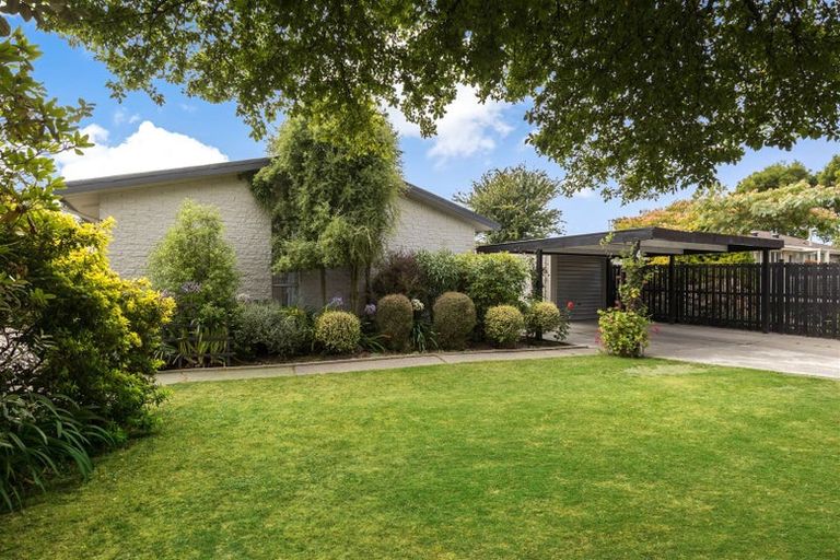 Photo of property in 4 Denniston Crescent, Redwood, Christchurch, 8051