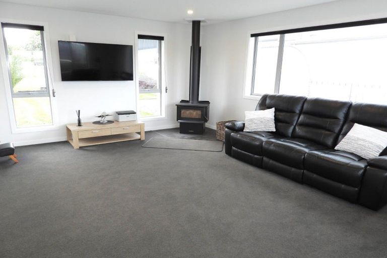 Photo of property in 17 Gordon Street, Weston, Oamaru, 9401