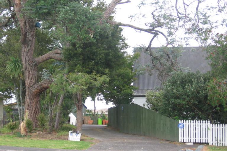 Photo of property in 2/252 Birkdale Road, Birkdale, Auckland, 0626