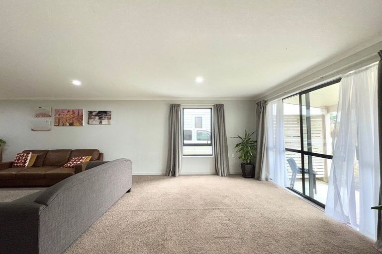 Photo of property in 64 Kaimoana Street, Weymouth, Auckland, 2103