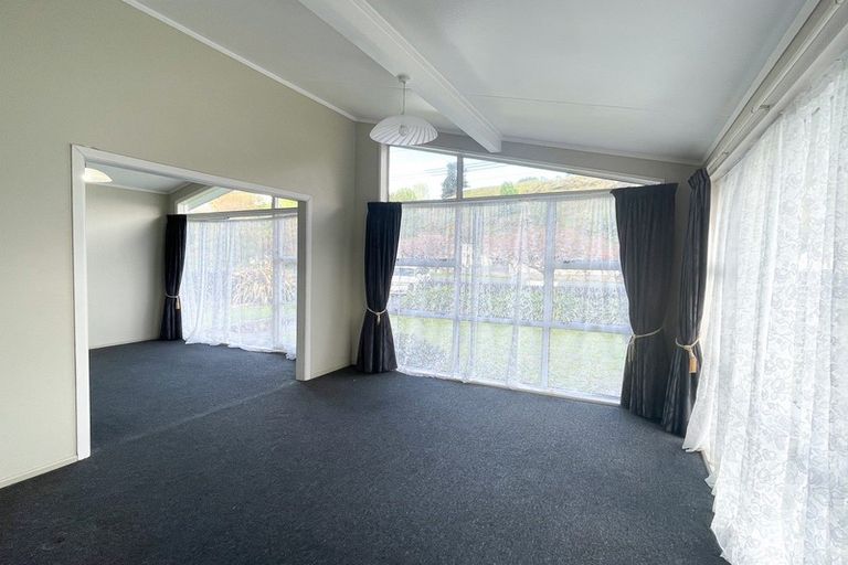 Photo of property in 14 Ongo Road, Hunterville, 4730