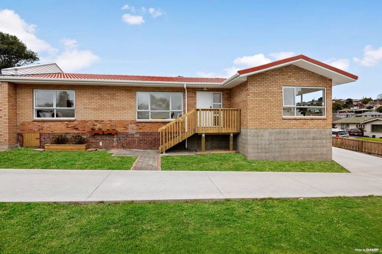 Photo of property in 1/8 Wykeham Place, Glenfield, Auckland, 0629