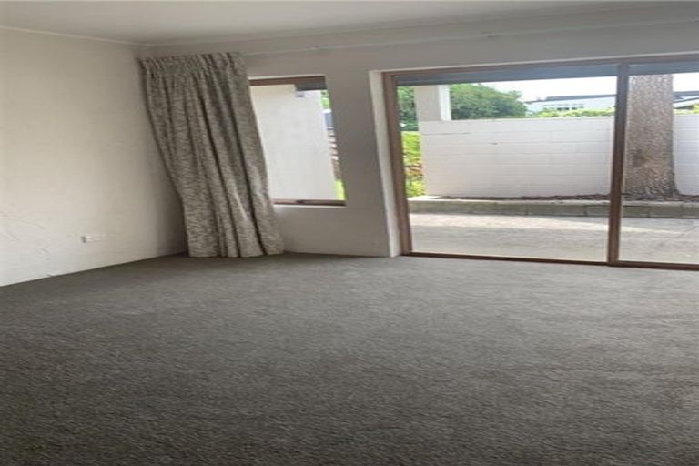 Photo of property in 70 Nimmo Avenue East, Waikanae, 5036