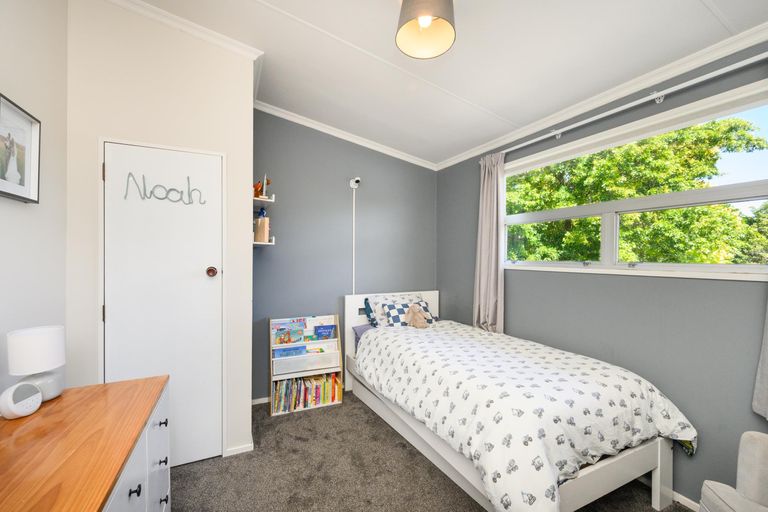 Photo of property in 28 Summerhill Drive, Fitzherbert, Palmerston North, 4410