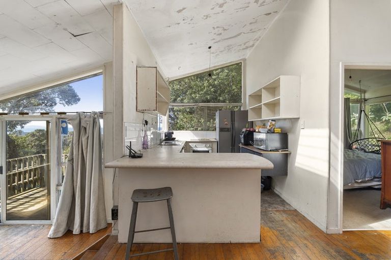 Photo of property in 18 Glenelg Road, Red Beach, 0932