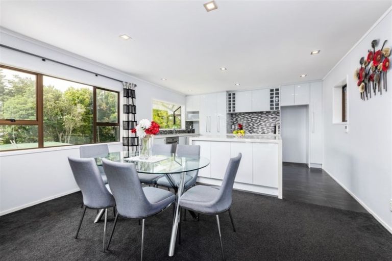 Photo of property in 13 Chrome Place, Henderson, Auckland, 0612